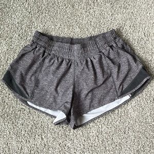 Lululemon 2.5” Hottie Hot Shorts